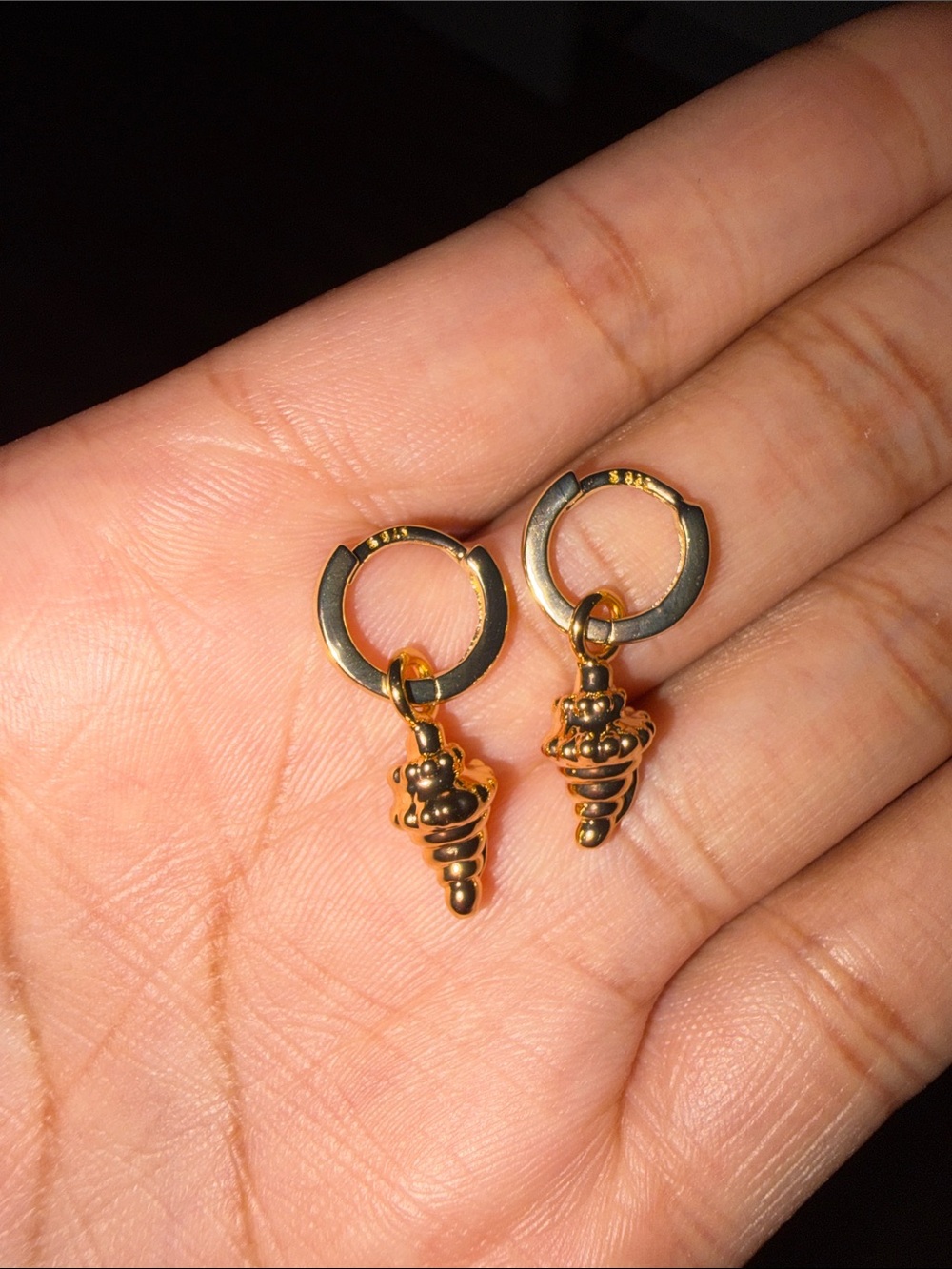 ⭐️FINAL PRICE #100 Sterling silver Gold Plated two toned Conch Shell Charm Hoops - Picture 4 of 4